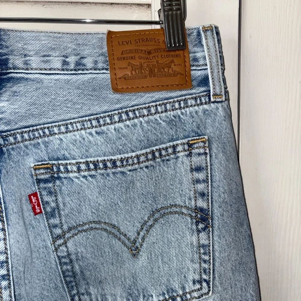 Levi’s Premium Wedgie Straight Jeans Size 28 Light Wash High Rise Denim - Picture 4 of 6